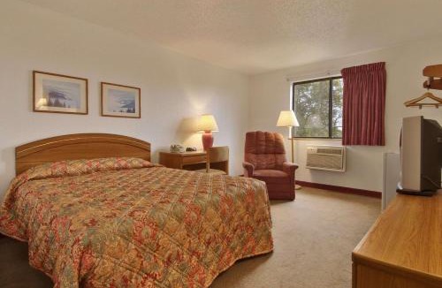 New Castle Hotel | Super 8 by Wyndham New Castle