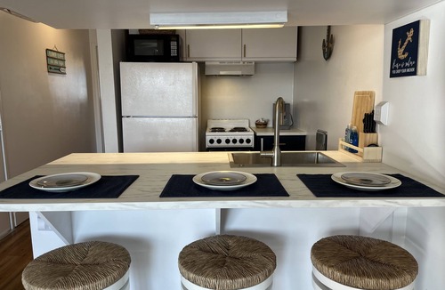 Oak Harbor Condo | Super nice, waterfront Lake Erie getaway with boat dock - Green Cove Resort!