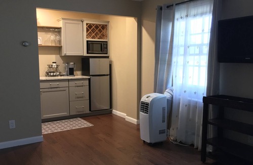 Williston North House | Superior Suite with Queen Bed, Living Room, Kitchen, Private bathroom