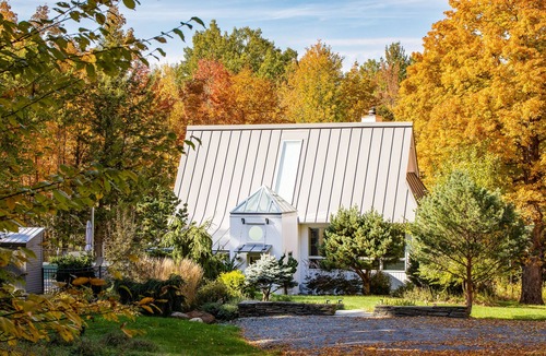 Stowe House | Surrounded by nature perfect for fall!