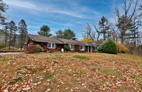 East Haven  Rutland County House | Susan Lane Hideaway - 4BR, 3BA Renovated Home, Close to Skiing and Town, Fireplace