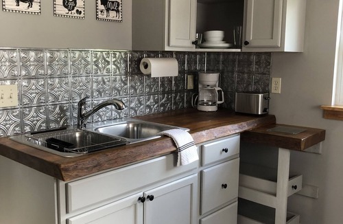 Barton Cottage | Sweet Escape Cottage on River