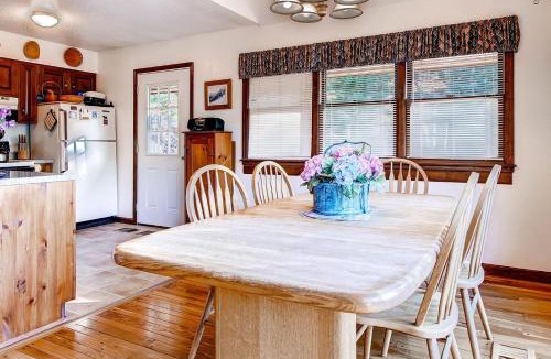 Pittsfield House | Sweet Life Brought to you by GetAway Vacations