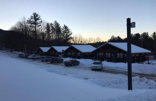 Intervale Hotel | Swiss Chalets Village Inn