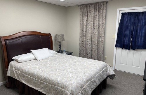 Baldwinsville Apartment | Tappan Loft Central Village, 2nd level with front & rear entrance, full kitchen