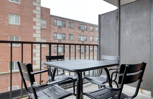Allston Apartment | Tasteful Allston 2BR, nr Boston U & Green Line, by Blueground