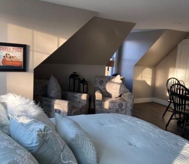 Newport Apartment | Tavern - Charming Loft
