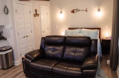 Deltaville House | Teenie Weenie Luxury Guest House in Deltaville