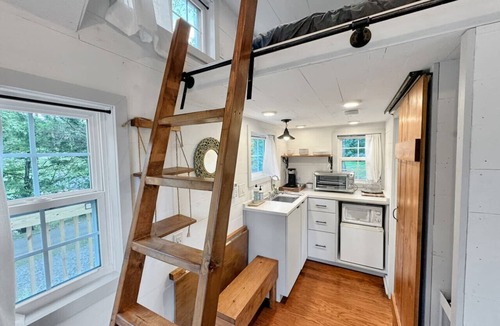 Summersville House | The Acorn - Cozy Retreat in the Heart of Summersville