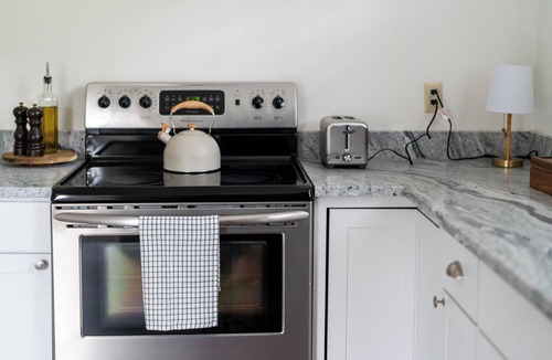 Staunton House | The All-American Cottage Seconds from Gypsy Hill Park! Kid and Pet friendly!