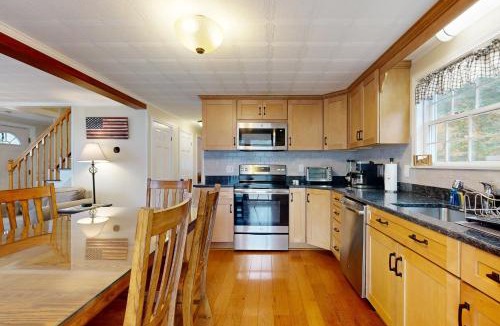 East Boothbay House | The Badger Den