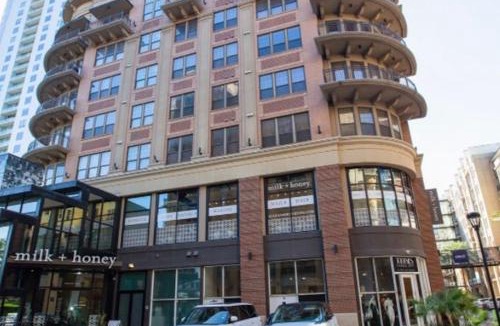 Greenway Plaza-Upper Kirby Apartment | The Bentler #1