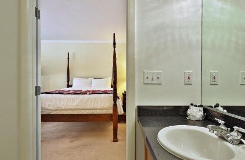 Killington Cabin | The Birch Ridge- Family Room #11 - Queen Bunkbed Suite in Killington, Vermont home