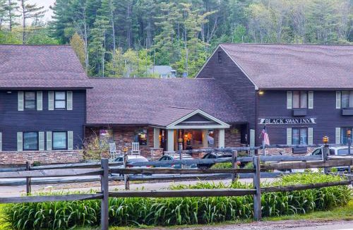 Lenox Dale Hotel | The Black Swan Lee - Lenox, an Ascend Collection Hotel