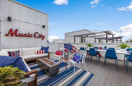 Katie Hill Neighborhood House | The Bluebell - Rooftop Lounge with Hot Tub!