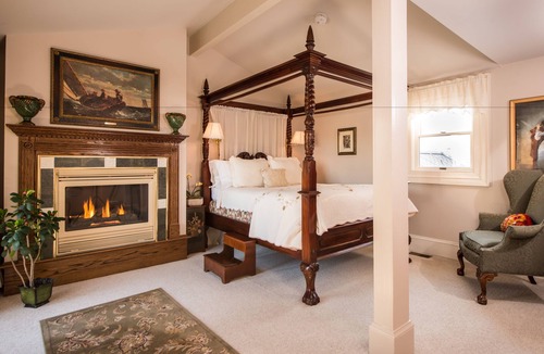 South Yarmouth Bed & Breakfast | The Captain Farris House B&B