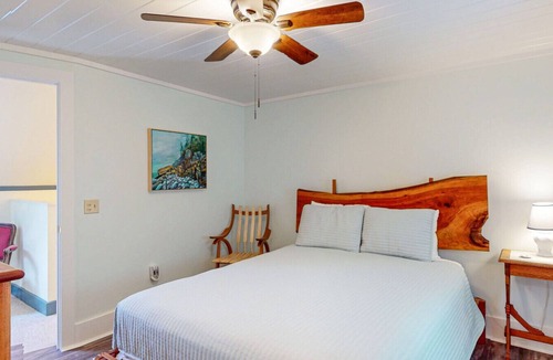 Hancock Point Bed & Breakfast | The Crocker House Country Inn (Rm 12)