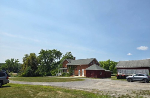 Lancaster Apartment | “The Farm” 2-bedroom apartment in Lancaster with AC
