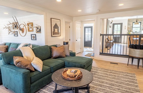 Fort Ann House | The Farmhouse- Charming 4-bedroom house with Lake Access & Hot Tub.