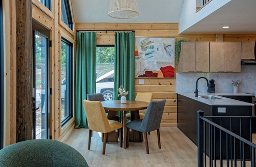 Bristol House | The Fives - 22477 Elevated Peace