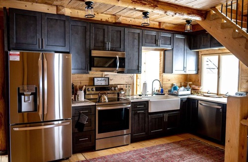Grafton Cabin | The Grafton Lodge, Rustic Luxury, sleeps 20, Hot Tub, Sauna, Fire pit
