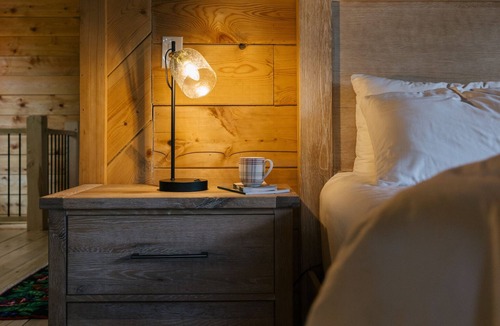 Grafton Cabin | The Grafton Lodge, Rustic Luxury, sleeps 20, Hot Tub, Sauna, Fire pit