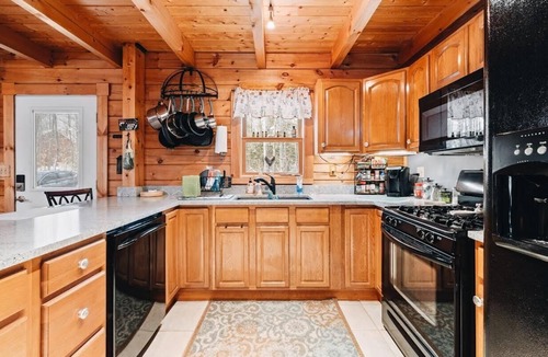 Warren Cabin | The Hansberry Cabin - Forest Setting - Hiking & ATV Trails - Lake - Pond - River