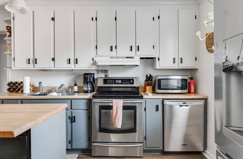 Richmond House | The Henrico Hideaway: Firepit, Close to Everything
