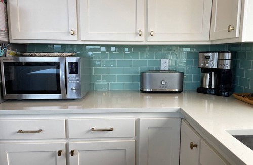 Kiwanda Shores House | The Hibiscus Haven - Panoramic Ocean Views, JUST 20 STEPS TO THE BEACH!