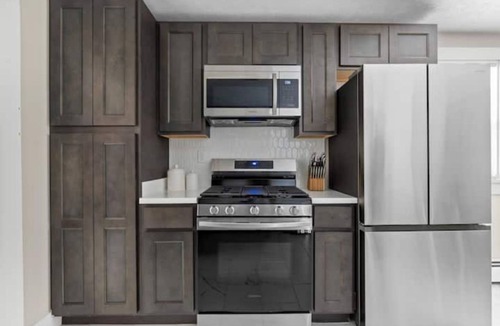 Erie House | The House on Park: 4 Bedroom/2 Bath Family-Friendly Home in the heart of Erie!