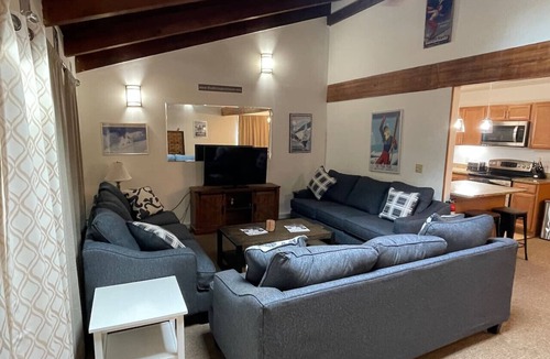 Killington Apartment | The Killington Chalet, Hot Tubs, Sauna, Boot Dryer
