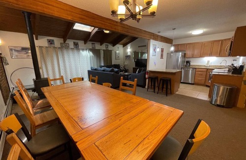 Killington Apartment | The Killington Chalet, Hot Tubs, Sauna, Boot Dryer