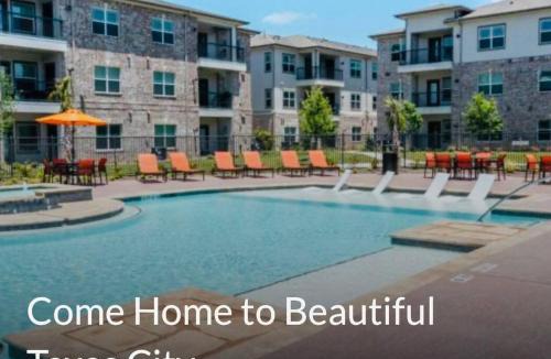 Santa Fe Apartment | The LagoonSide LoungeAway