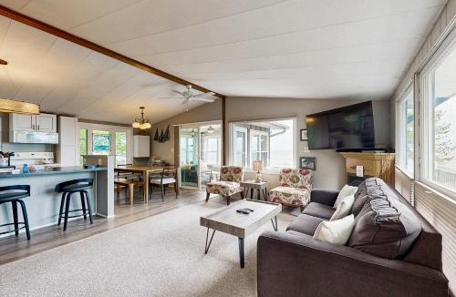 Malletts Bay House | The Lake House
