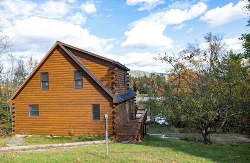 Woodsville House | The Lake's End - Beautiful Lakefront Log Home in the White Mountains