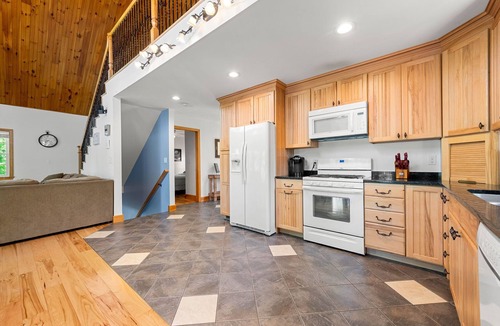 Nottingham House | The Largest Waterfront property on Pawtuckaway Lake for family memories!