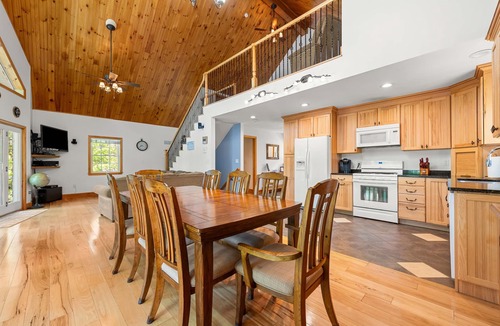 Nottingham House | The Largest Waterfront property on Pawtuckaway Lake for family memories!