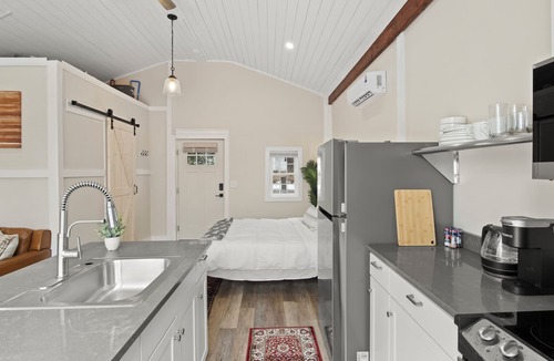 Holcomb Cabin | The Little Cabin By The Lake