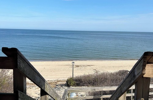 Baiting Hollow Cottage | The Little Red Cottage - A cozy home steps away from private beach & wine trail.