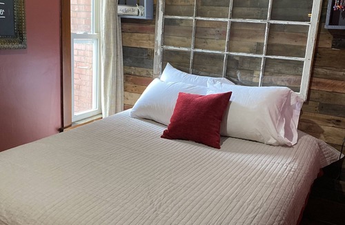 Ashland Apartment | The Little Red Hen InnnDowntown Ashland