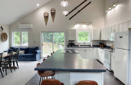 Bridgton House | The Lodge at Moose Pond & Pleasant Mtn Sleeps 20