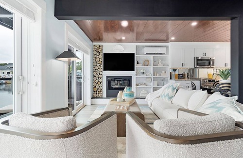 Sylvan Beach Cottage | The LUX Boat House at the Cove-Sylvan Beach NY
