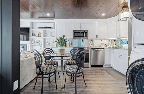 Sylvan Beach Cottage | The LUX Boat House at the Cove-Sylvan Beach NY