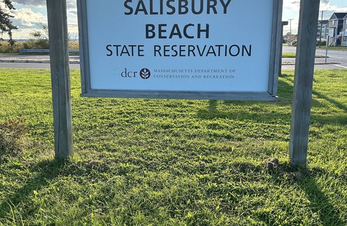 Salisbury House | The Main Residence Beach Escape-3 Beds 2BR, Patio, Walk to Ocean