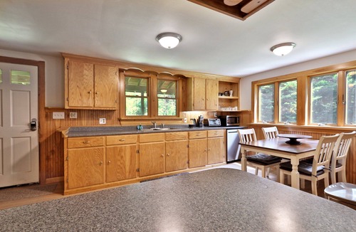 East Haven  Rutland County Cottage | The Mendon Cottage: Charming Home Close to Killington, Pico and Rutland.