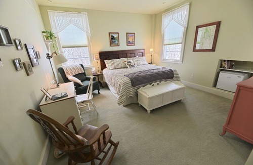 Canandaigua Bed & Breakfast | The Muir - Exclusive Ensuite, Garden View