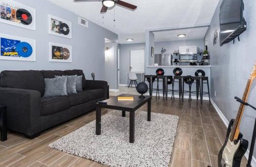 South Central Houston Apartment | The Music Room Tsu,NRG,MedCtr,Concerts,rodeo