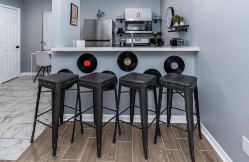 South Central Houston Apartment | The Music Room Tsu,NRG,MedCtr,Concerts,rodeo