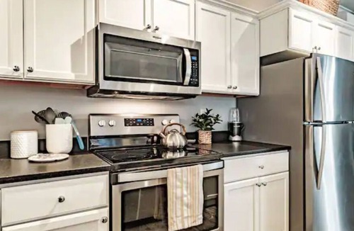 Bridgton Apartment | "The Nest" 2-Bedroom Flat in downtown Bridgton