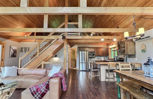Little Valley Ski Chalet | The Pines on Maples~ Hot Tub ~ Fire Pit & Indoor Fireplace - Game Room